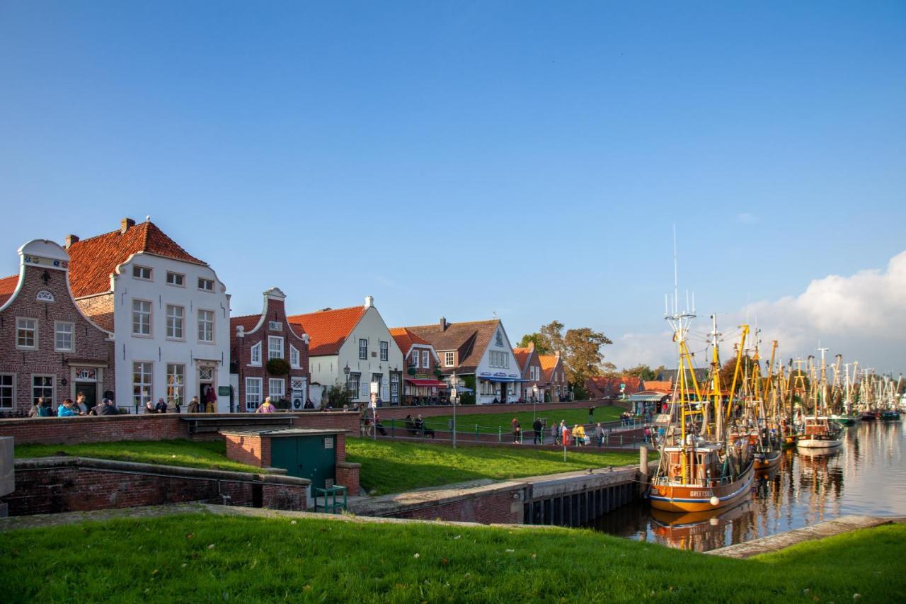 Hotel Achterum Greetsiel Exterior photo